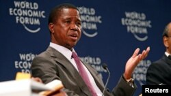 Le président zambien Edgar Lungu participe à une discussion lors de la réunion du Forum économique mondial sur l'Afrique 2017 à Durban, Afrique du Sud, le 4 mai 2017.