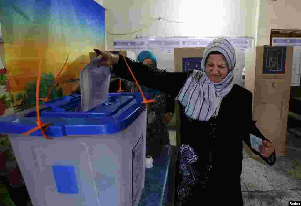 A resident casts her vote at a polling station during parliamentary election in Baghdad April 30, 2014. Iraqis head to the polls on Wednesday in their first national election since U.S. forces withdrew from Iraq in 2011 as Prime Minister Nuri Maliki seeks