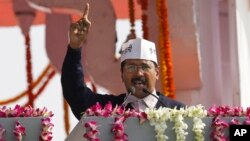 Lãnh đạo Đảng Common Man Arvind Kejriwal phát biểu sau khi tuyên thệ nhậm chức tân thủ hiến của New Delhi, ở New Delhi, Ấn Độ, 28/12/2013