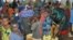 Women and children crowd around the public water taps at the Dollo Ado refugee transit facility in Ethiopia, October 26, 2011. (VOA - P. Heinlein)