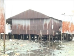 Dirty water flows underneath houses in Idabato, Cameroon, Nov. 28, 2019. (Moki Edwin Kindzeka/VOA)