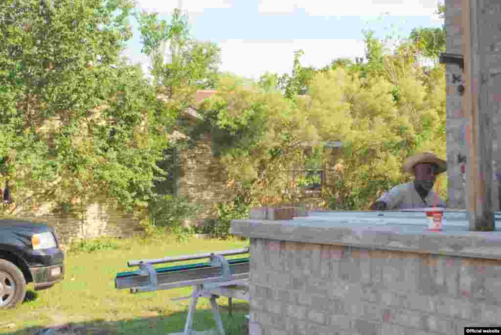 Lower 9th Ward lifelong resident Lawrence Lucas rebuilt his son's home adjacent to a relative's recently-reconstructed house. He says many elderly people who fled Katrina have not returned. Michael Lipin/VOA, Sept. 23, 2011)