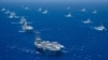 지난 2012년 환태평양훈련(RIMPAC·림팩)에 참가한 함정들과 잠수함들이 하와이 제도 주변 해역에서 편대를 이루어 항해하고 있다.