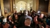  New York City Mayor-elect Bill de Blasio (C) walks through a crowd of reporters as he arrives for a meeting with Mayor Michael Bloomberg at City Hall in New York, Nov. 6, 2013.