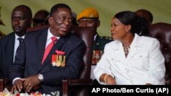 UMongameli Emmerson Mnangagwa lomkakhe uNkosikakzi Auxillia Mnangagwa