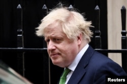 PM Inggris Boris Johnson di Downing Street, London, Inggris, 22 Februari 2022. (REUTERS/Henry Nicholls)