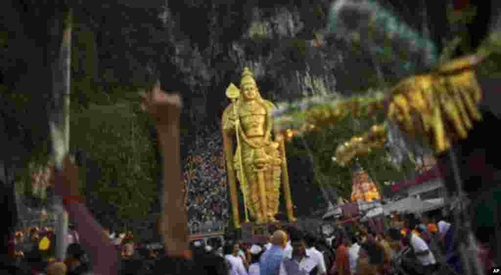 Batu Caves temple in Kuala Lumpur, which is more than 100-years-old, is a popular tourist destination with a flight of steps, consisting of 272 steps leading toward a temple in the cave. On Thaipusam, some one million devotees and tourists go to Batu Cave