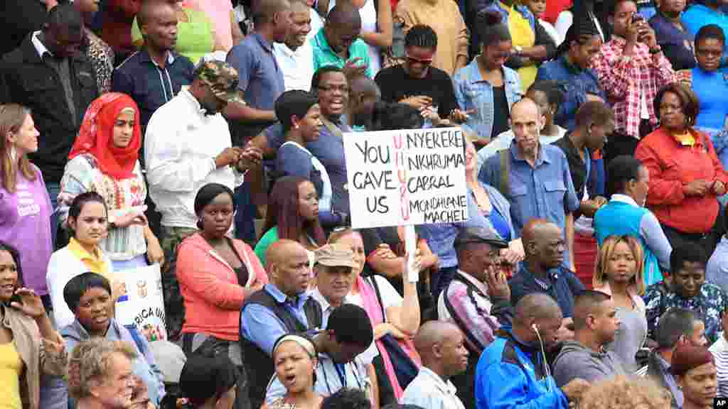 Une foule réunie lors d&#39;une manifestation contre la xénophobie a lieu à Durban, en Afrique du Sud, &nbsp;jeudi 16 avril 2015.