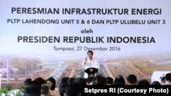 Presiden Joko Widodo meresmikan Pembangkit Listrik Tenaga Panas Bumi (PLTP) Lahendong Unit 5 dan 6, serta PLTP Ulubelu Unit 3 Lampung, di Tampaso, Minahasa, 27 Desember 2016 (Foto: Setpres RI)