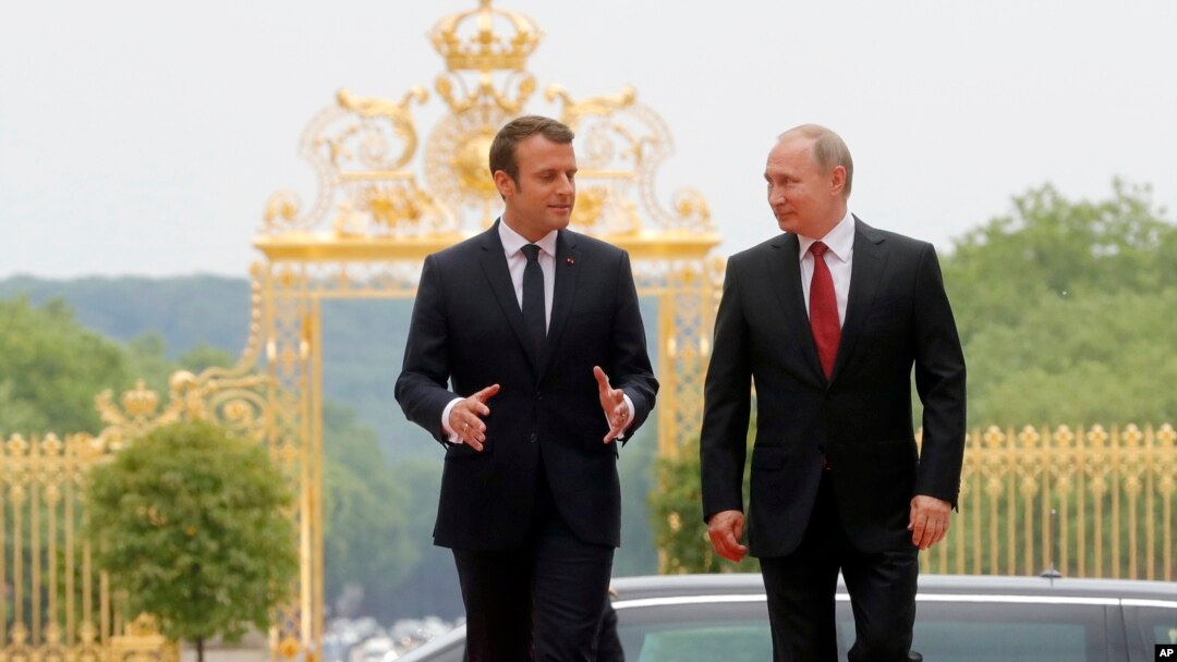 Francuski predsednik Emanuel Makron i ruski predsednik Vladimir Putin 