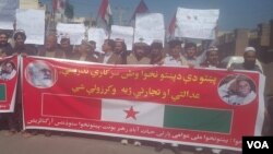 اردو ژبه د پاکستان په ابادۍ کې د اته فيصده نه په کمو کورونو کې وئيل کيږي ولې بيا هم په ټول هېواد کې د زده کړو ژبه ګرځول شوې ده