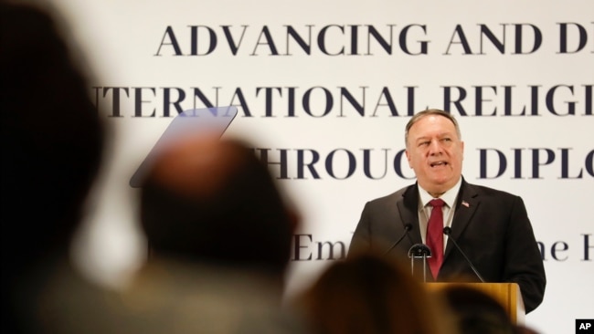 Sekretari Pompeo flet në simpoziumin për liritë fetare në Romë