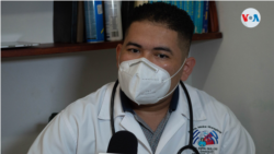 El doctor José Francisco Mendoza es uno de los médicos que atienden voluntariamente a pacientes con COVID-19 en la ciudad de Camoapa, Nicaragua. Foto Donaldo Hernández, VOA.