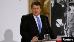 Menteri ekonomi Jerman Sigmar Gabriel menjelaskan kebijakan Jerman soal teknologi pemantauan (foto: dok). 