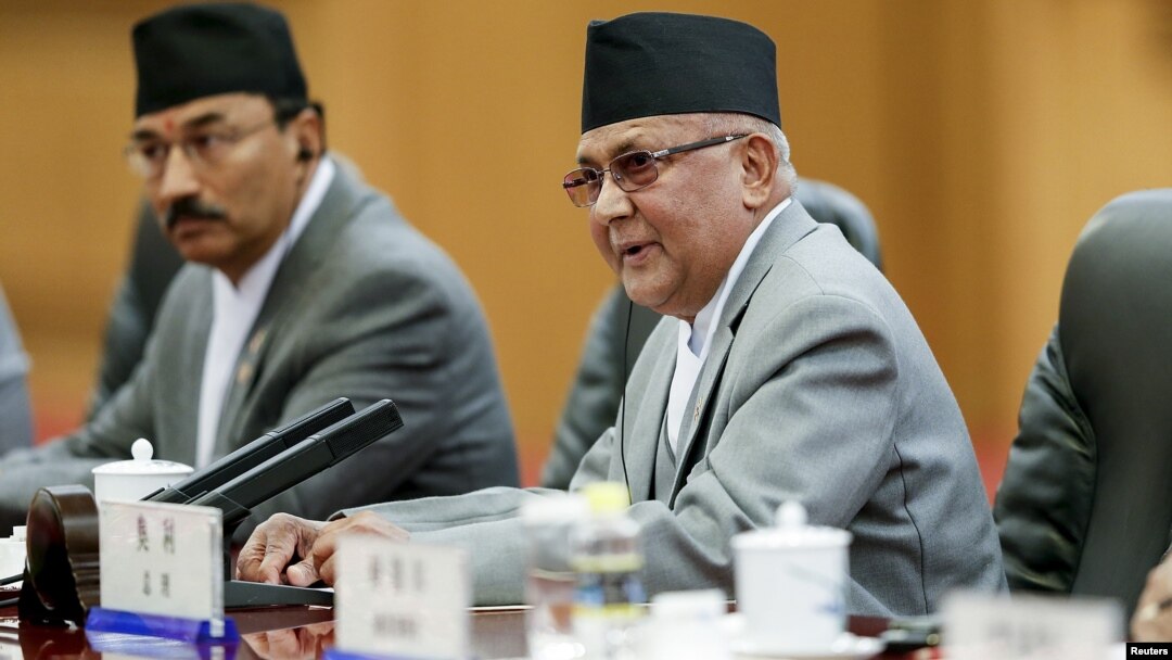 PM Nepal Khadga Prasad Sharma Oli (kanan) mengundurkan diri Minggu 24/7 (foto; dok). 
