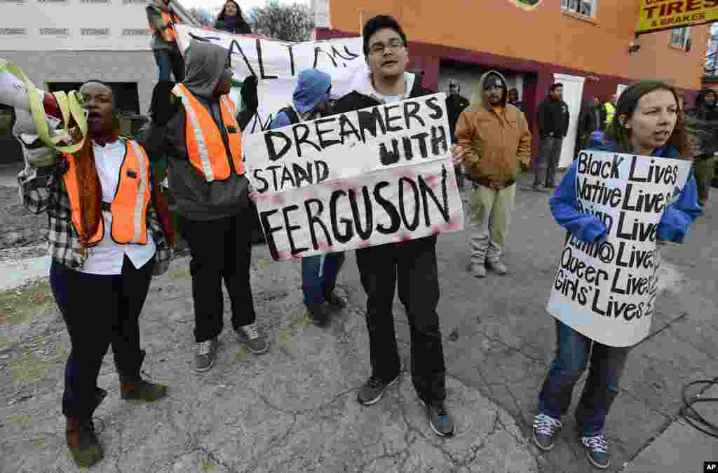 Autre photo de manifestants en marge de la visite de Barack Obama. Nashville, 9 décembre 2014. &nbsp;