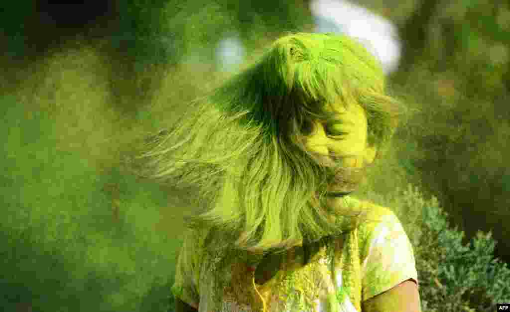 Indian students play with colored powders as they celebrate &#39;holi&#39; or the &#39;festival of colors&#39; during a special function in Kolkata.