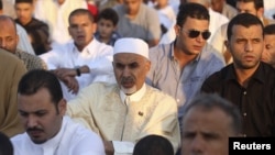 Mohammed Magarief (C), president of the Libyan National Assembly, attends Eid al-Fitr prayers in Benghazi August 19, 2012.