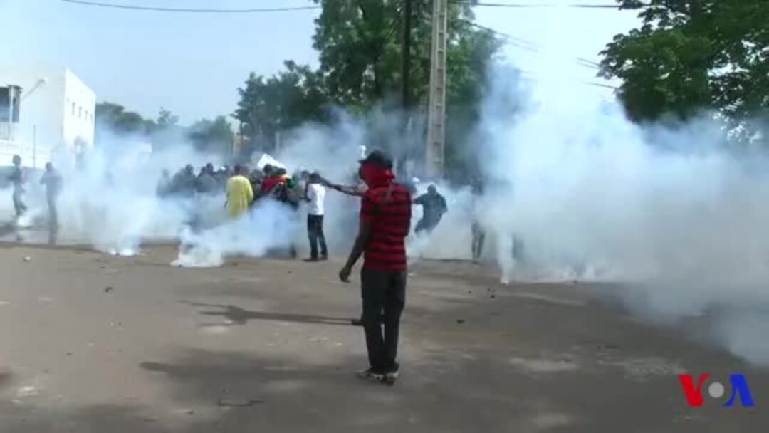 Au Moins 16 Blesses Lors D Une Manifestation Interdite Au Mali