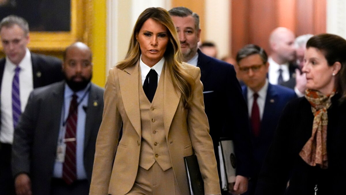 Melania Trump acude al Capitolio a apoyar ley contra la violencia en internet