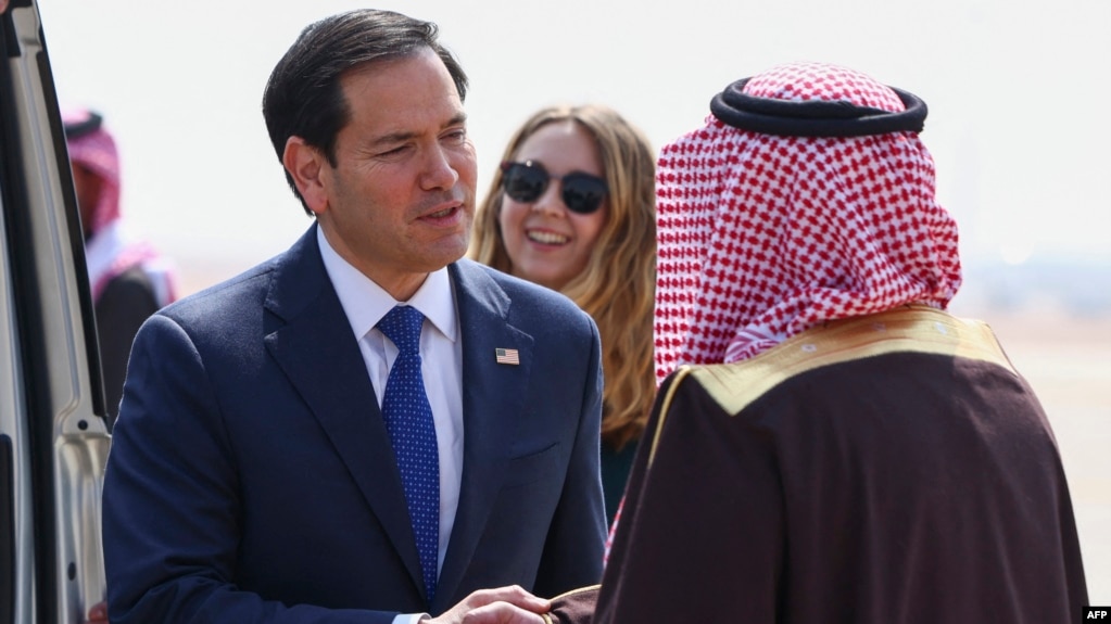 Secretario de Estado de EEUU llega a Arabia Saudí para diálogo con Rusia sobre fin de guerra en Ucrania