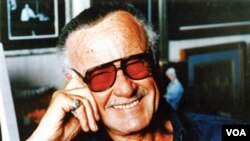 Stan Lee es el creador de grandes súper héroers como El hombre araña, Hulk, El hombre de hierro, entre otros.