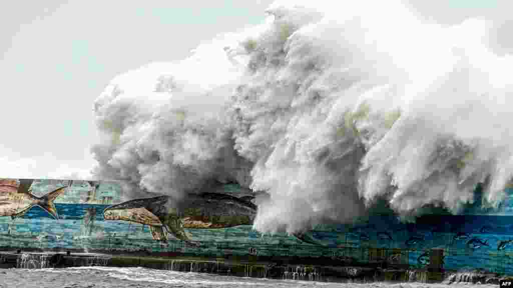 A wave crashes over a sea wall as Super Typhoon Kong-rey nears the coast in Taitung, in this picture taken and released by Taiwans Central News Agency.