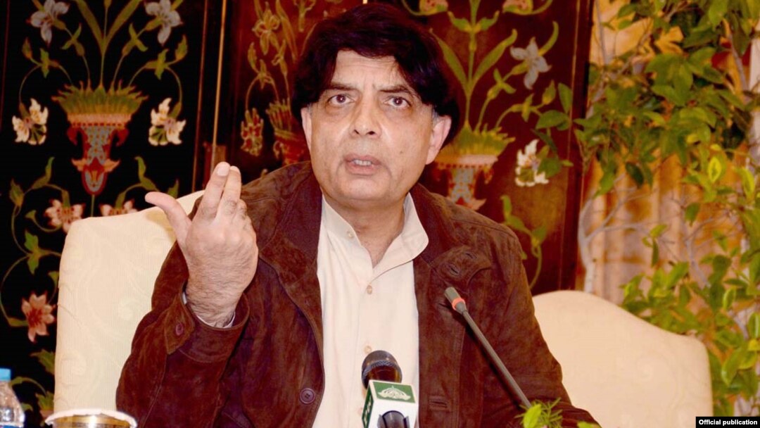 Menteri Dalam Negeri Pakistan, Chaudry Nisar Ali Khan memberikan keterangan kepada media (foto: dok).