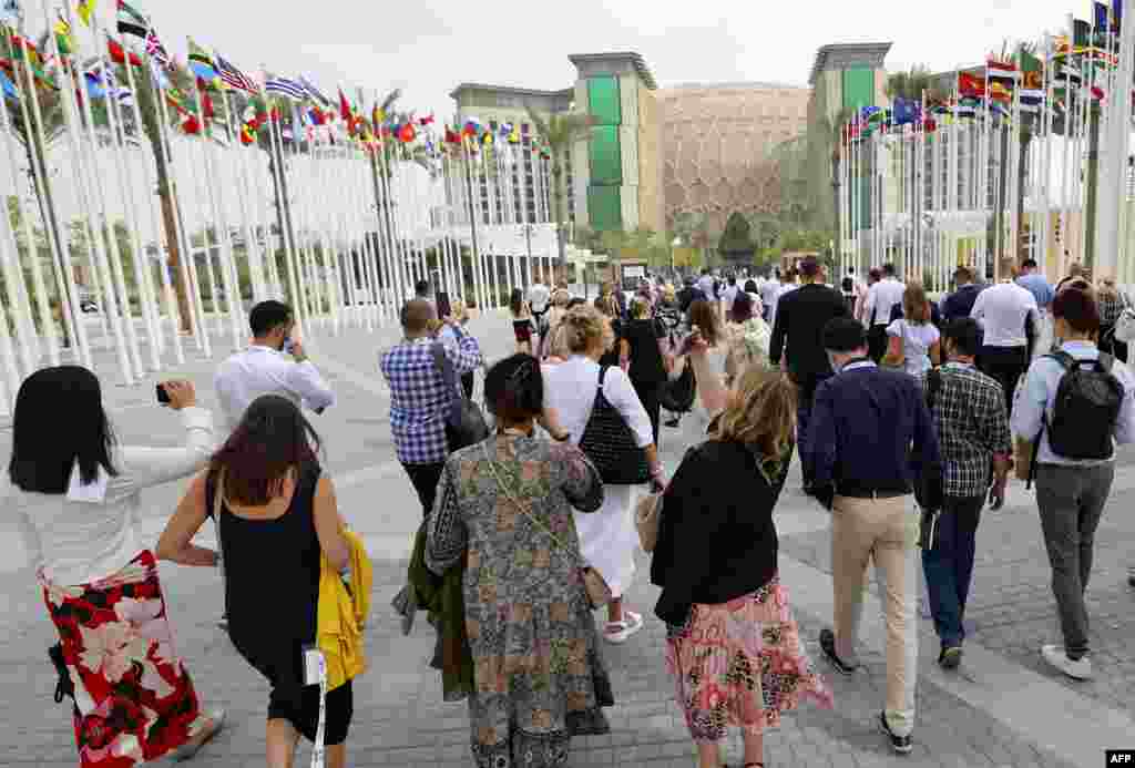 Maelfu ya wageni watembelea Maonesho ya Dunia Expo 2020 mjini Dubai.