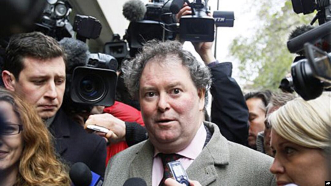 Mark Stephens, um dos advogados do fundador da WikiLeaks Julian Assange, falando em Londres