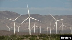 Turbinas eólicas Siemens de 2.37 megavatios (MW) generadoras de energía en la instalación eólica Ocotillo en California, 29 de mayo de 2020.