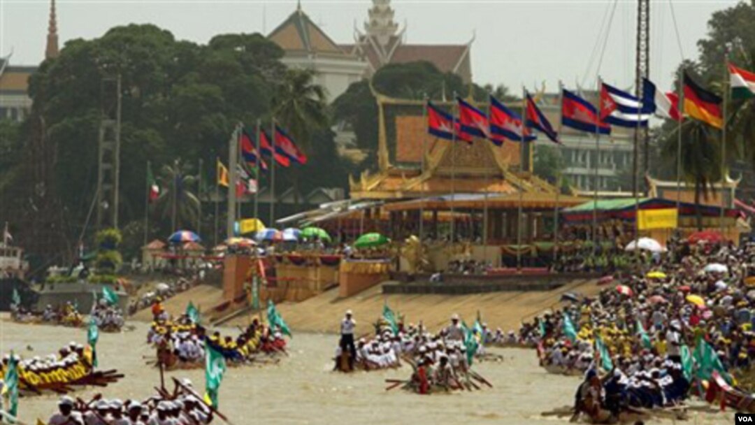 Festival Air diselenggarakan tiap tahun di Kamboja untuk merayakan tahun baru mereka (foto: dok).