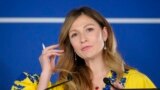Перша заступниця Міністра закордонних справ України Еміне Джапарова на зустрічі з колегами з Молдови та Румунії у Бухаресті, Румунія, 13 квітня 2023 року. (AP Photo/Andreea Alexandru)