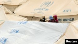 Displaced women, who fled from the Islamic State violence, gather at a refugee camp in the Makhmour area near Mosul, Iraq, June 17, 2016. 