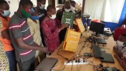 Usaha Rintisan di Benin Rakit Komputer dari Bahan Daur Ulang