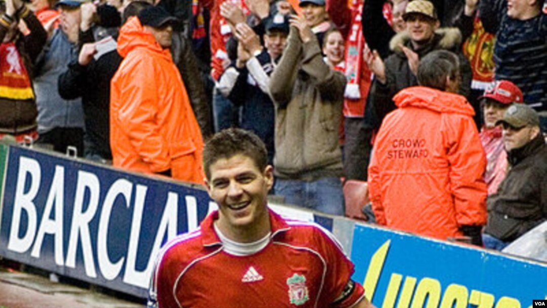 Kapten Liverpool Steven Gerrard harus absen empat minggu karena cedera hamstring setelah membela Inggris dalam partai persahabatan melawan Perancis hari Rabu.