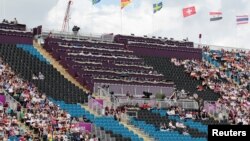 Asientos vacíos reservados para los VIPs y los atletas en el Greenwich Park, donde se llevan a cabo los eventos equestres. El escándalo de los estadios vacíos va en aumento en las Olimpiadas.