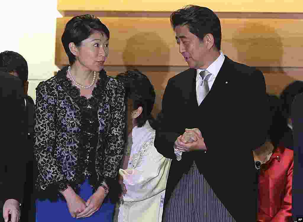 Japan&#39;s Prime Minister Shinzo Abe and his newly appointed Trade Minister Yuko Obuchi chat prior to a group photo following the first cabinet meeting at the prime minister&#39;s official residence, in Tokyo, Sept. 3, 2014.