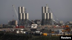 Stasiun pembangkit listrik tenaga nuklir Hinkley Point C dekat Bridgwater di Inggris (14/9). (Reuters/Stefan Wermuth)