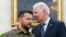 Tổng thống Ukraine Volodymyr Zelenskyy (trái) được Tổng thống Mỹ Joe Biden ôm chào đón tại Phòng Bầu dục của Nhà Trắng ở Washington vào ngày 21 tháng 9 năm 2023.
