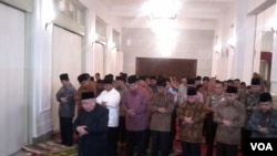 SBY undang kedua calon presiden berbuka puasa di Istana Negara Jakarta, Minggu (20/7). (VOA/ Andylala)