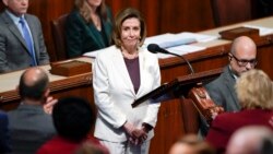 Joe Biden rend hommage à Nancy Pelosi qui quitte la tête du parti démocrate au Congrès