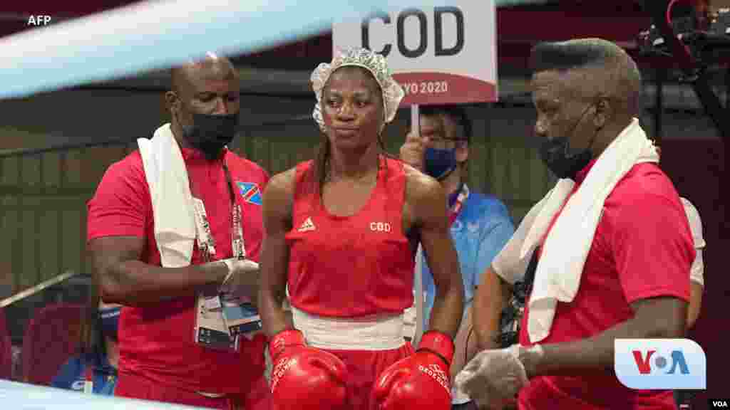 Marcelat Sakobi Matshu wa Jamhuri ya Kidemokrasia ya Congo (Jezi nyekundu)&nbsp;