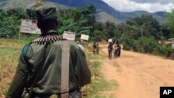 Un soldat congolais patrouille à Mboko, dans le Sud-Kivu, dans l'est de la RDC, 10 novembre 2009