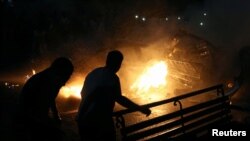 محکمہ سول ڈیفنس کے مطابق آتش زدگی کا واقعہ علی الصباح اس وقت پیش آیا جب گھر کے مکین سوئے ہوئے تھے۔ (فائل فوٹو)