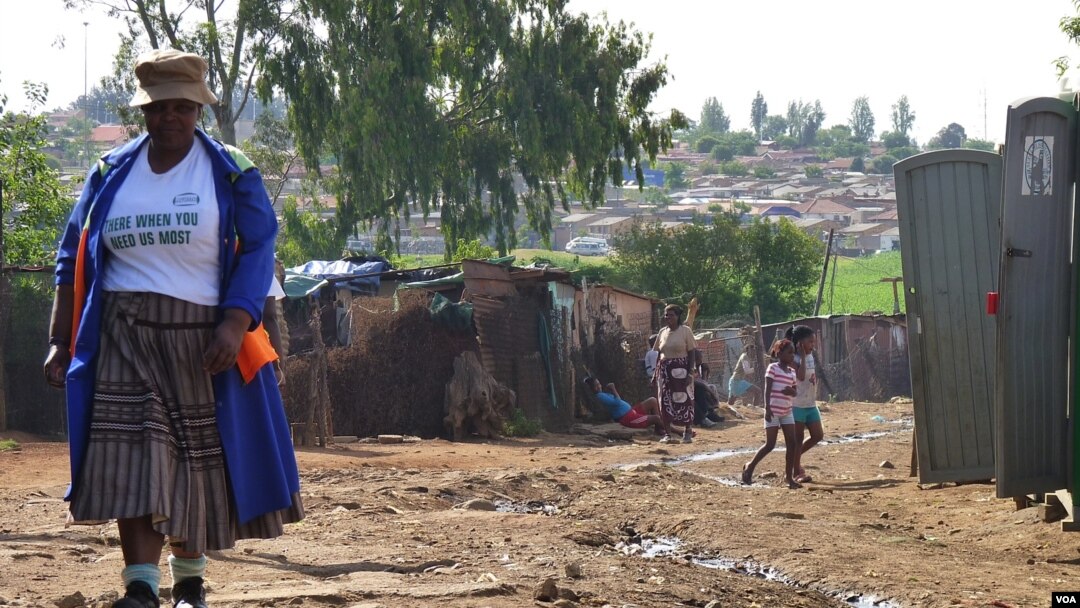 Kliptown is one of the most destitute areas of the large Soweto township, South Africa, November 2012. (S. Honorine/VOA)