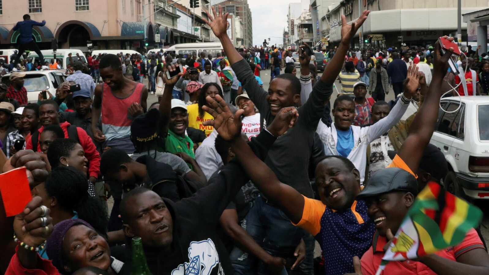 Protesters calling for Zimbabwean President Robert Mugabe to step down take to the streets in Harare, Zimbabwe, Nov. 18, 2017. 