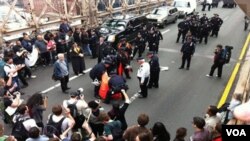 La marcha sobre el Puente de Brooklyn terminó con cientos de detenidos que luego fueron liberados.