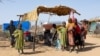 Des réfugiés soudanais dans le camp de Farchana, le 7 avril 2024 au Tchad.