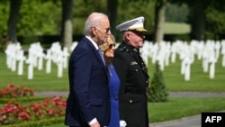 Президент Джо Байден и первая леди Джилл Байден участвуют в церемонии возложения венков к могилам американских военных, погибших в годы Первой мировой войны. Белью, Франция. 9 июня 2024 г. 